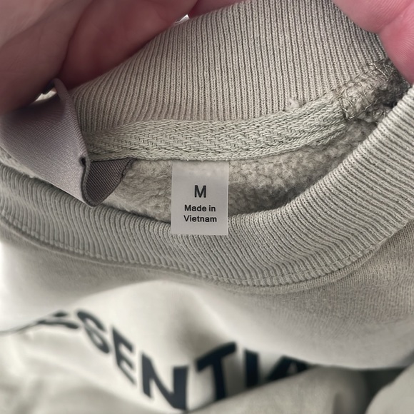 Essential fear of god crewmeck EUC - Picture 5 of 5